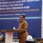 Kepala Dinas Pendidikan Aceh, Drs. Alhudri, MM saat membuka Sosialisasi Tertib Dana BOS Tahun Anggaran 2023. Kegiatan ini diikuti oleh kepala SMA dan SMK dalam lingkup Cabang Dinas Pendidikan Wilayah Kota Banda Aceh - Aceh Besar, Sabang, Pidie - Pidi