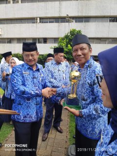 kepala sekolah SMK PP Kutacane saat menerima penghargaan abdi bakti tani percontohan dari Menteri Pertanian Republik Indonesia   tahun 2019 silam (foto: dok)